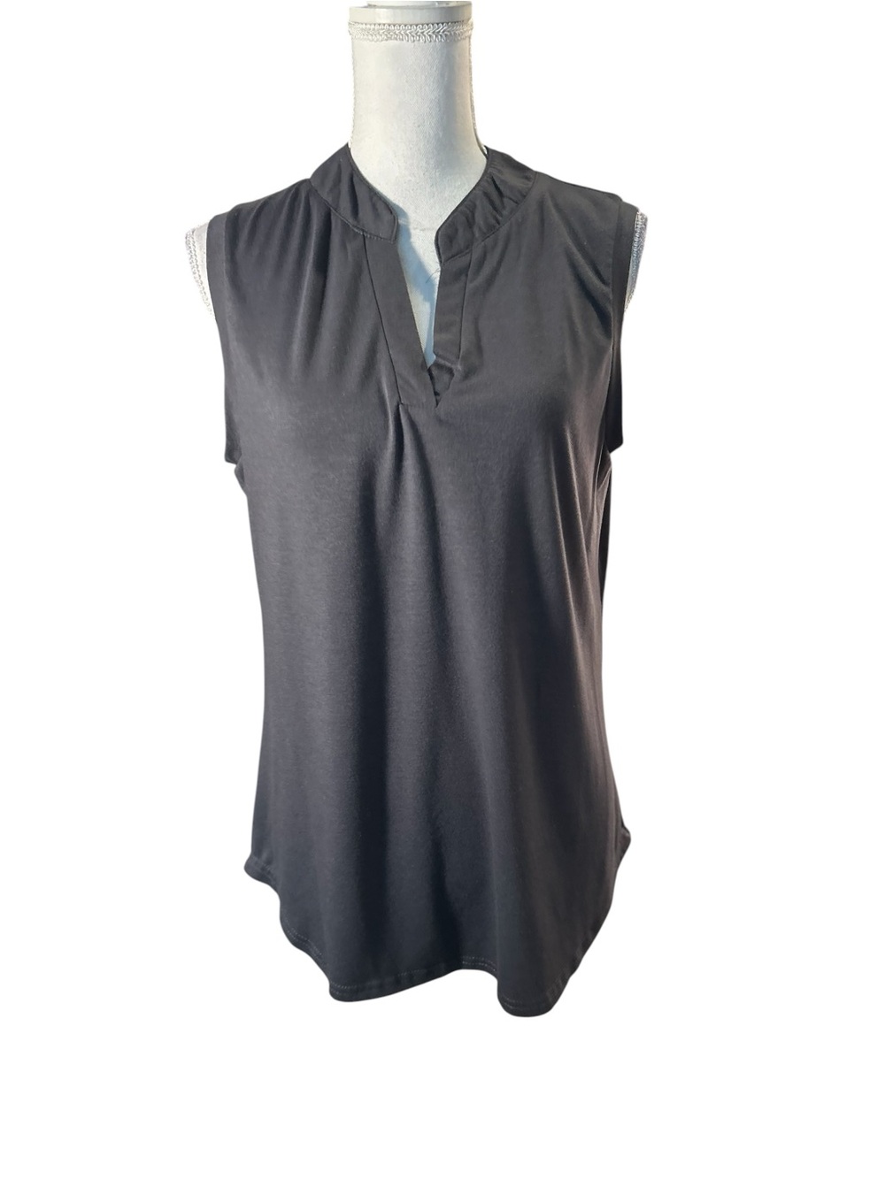 Halife Sleeveless Black Split-Neck Blouse
